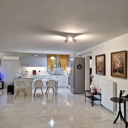 Διαμέρισμα Kalamia Beachhouse