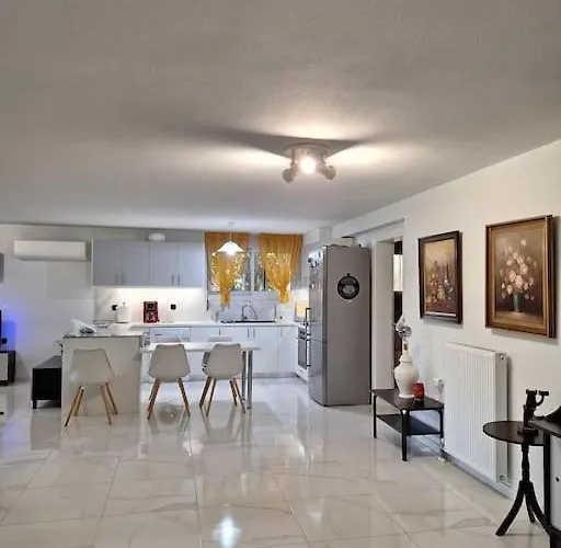 Lägenhet Kalamia Beachhouse